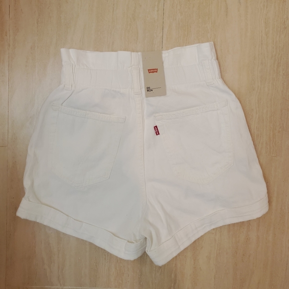 Levi’s High Rise White Shorts - Picture 8 of 8